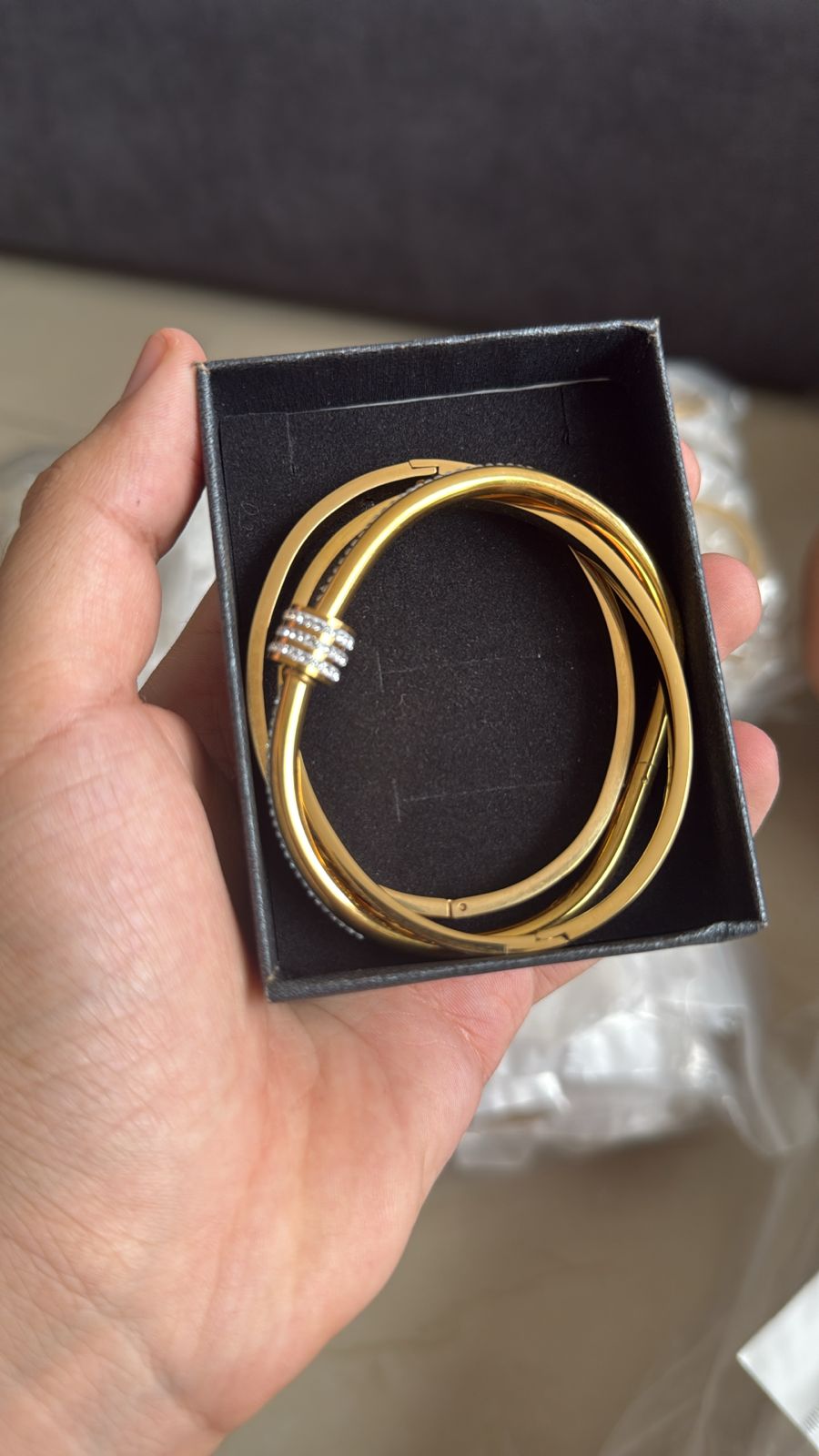 Miniatura 2 de Set Brazalete Elegancia Dorada +CAJREGAL